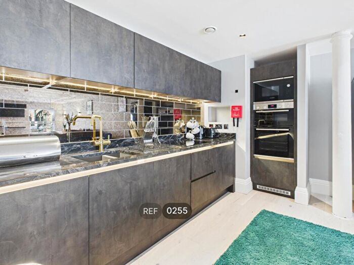 2 Bedroom Apartment To Rent In Malborough, Kings Buildings, South Church Side, HU1