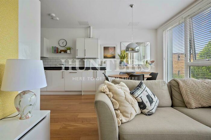 1 Bedroom Flat To Rent In Saw Mill Way, London, N16