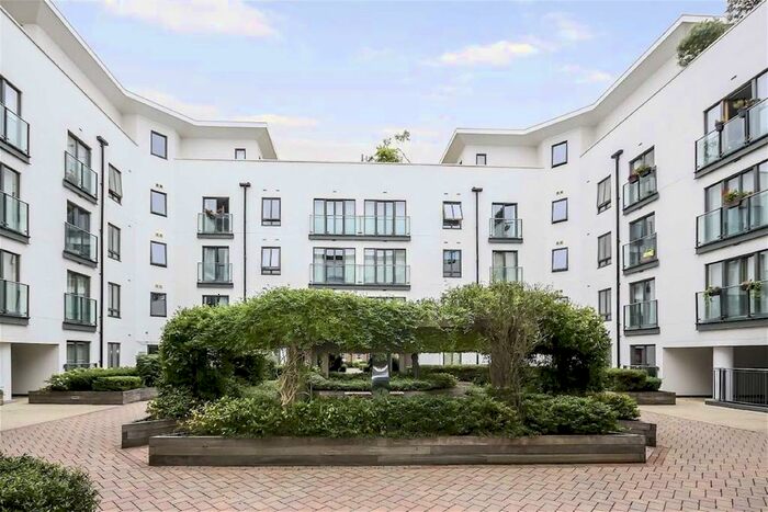 1 Bedroom Flat To Rent In Holford Way, London, SW15