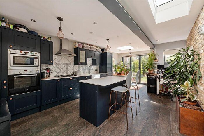 4 Bedroom House To Rent In Walpole Road, London, E17