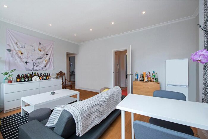 2 Bedroom Flat To Rent In Chalk Farm Road, Chalk Farm, NW1