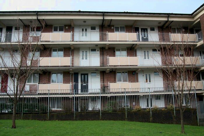 1 Bedroom Flat To Rent In Budshead Road, Plymouth, PL5