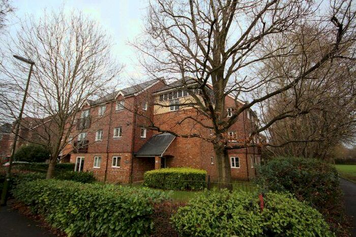 2 Bedroom Flat To Rent In Pondtail Close, Horsham, RH12