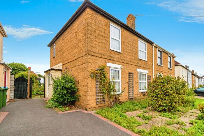 3 Bedroom Semi-Detached House For Sale In Blighmont Crescent, Southampton, Hampshire, SO15