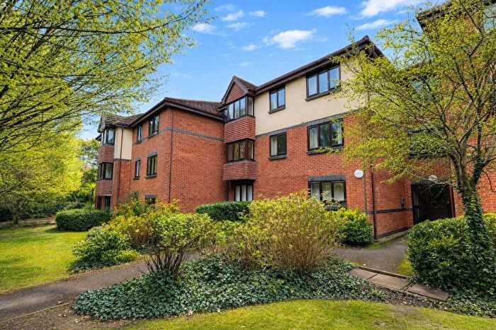 1 Bedroom Flat To Rent In Woking, Surrey, GU22