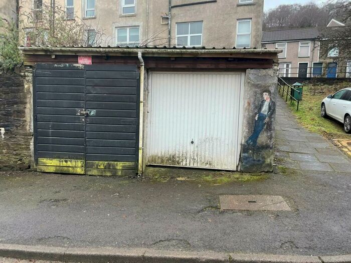 Garage / Parking To Rent In Wood Road, Treforest, Pontypridd, CF37