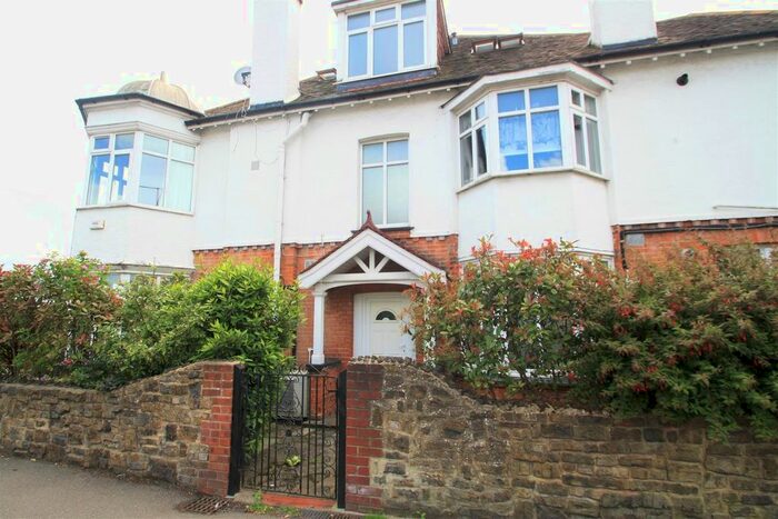 1 Bedroom Flat To Rent In Leigh Road, Leigh-On-Sea, SS9
