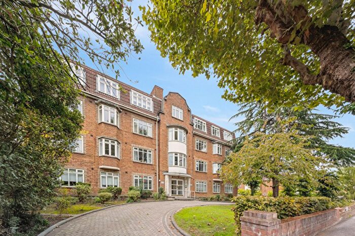 3 Bedroom Flat For Sale In Brondesbury Park, London, NW6