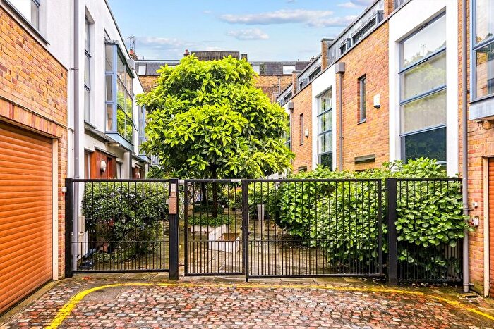 3 Bedroom Property To Rent In Dunworth Mews, Notting Hill, W11