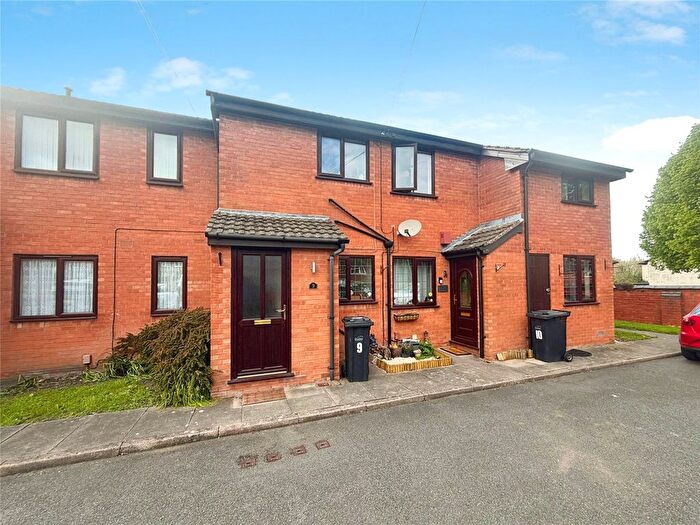 2 Bedroom Flat To Rent In Birds Meadow, Brierley Hill, West Midlands, DY5