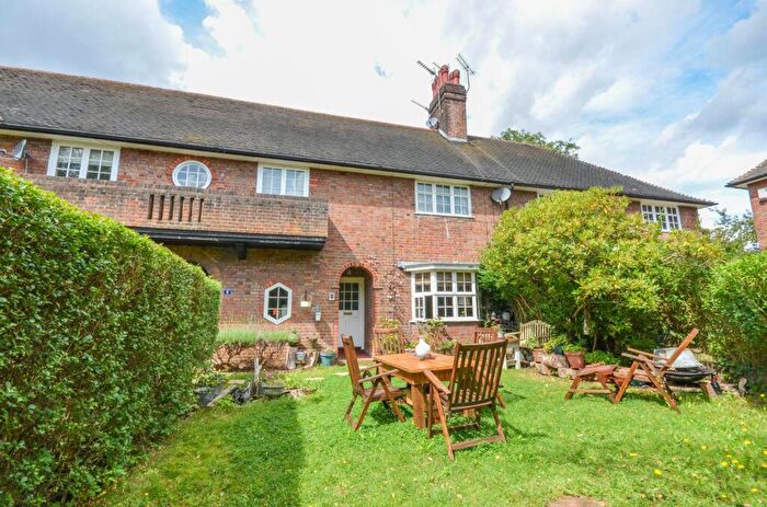 1 Bedroom Flat To Rent In Midholm Close, Golders Green, London, NW11