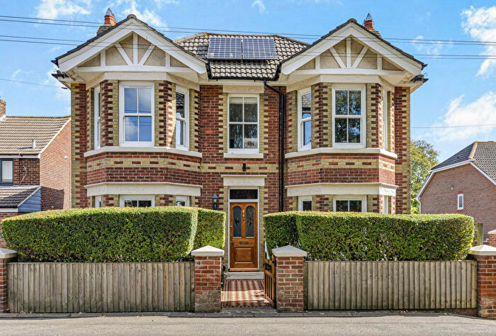 4 Bedroom Detached House For Sale In Newtown Road, Warsash, Southampton, SO31