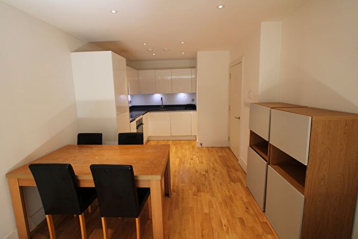 1 Bedroom Flat To Rent In Streatham High Road, Streatham, SW16