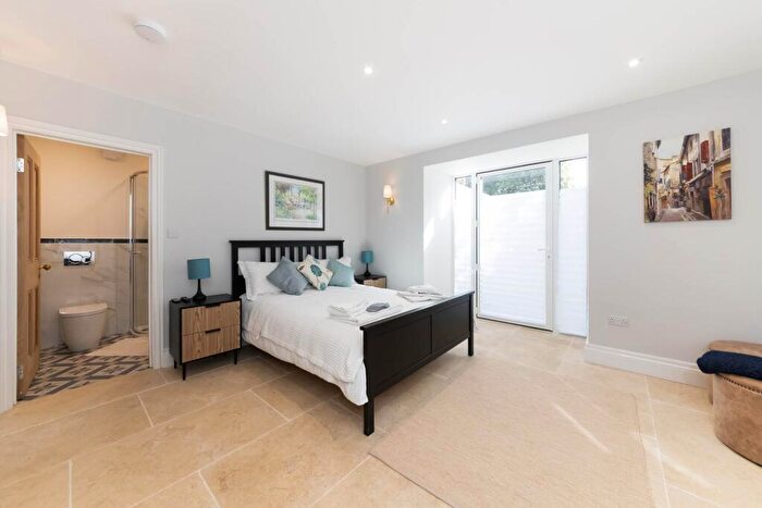 Studio To Rent In Including Bills: Woodstock Road, Central North Oxford, OX2