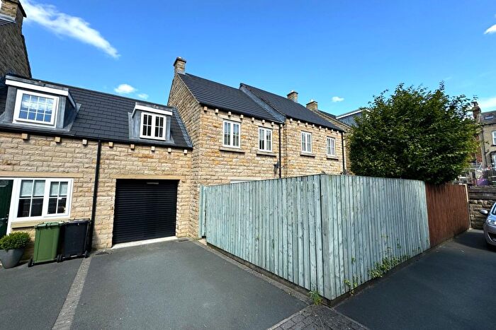 3 Bedroom Town House To Rent In Leeds Road, Otley, LS21
