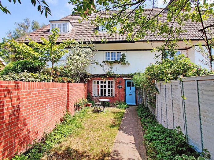 2 Bedroom Cottage For Sale In Garden Road, Burley, Ringwood, BH24