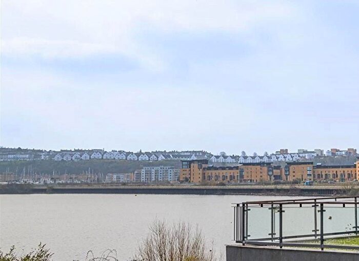 2 Bedroom Flat For Sale In Davaar House, Ferry Court, Cardiff, CF11