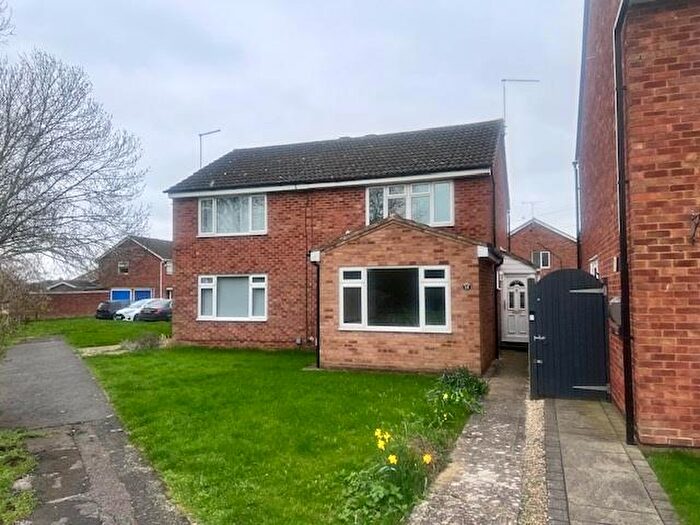 3 Bedroom Semi Detached House To Rent In Beresford Avenue, Aylesbury, HP19