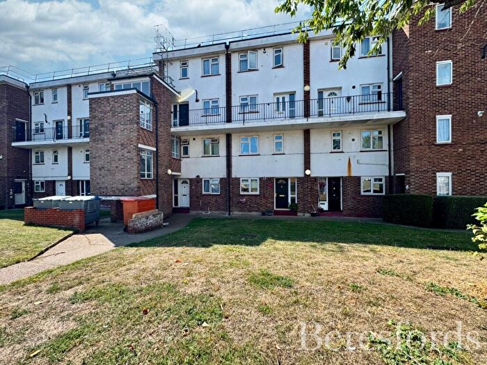 2 Bedroom Maisonette For Sale In Victor Approach, Hornchurch, RM12
