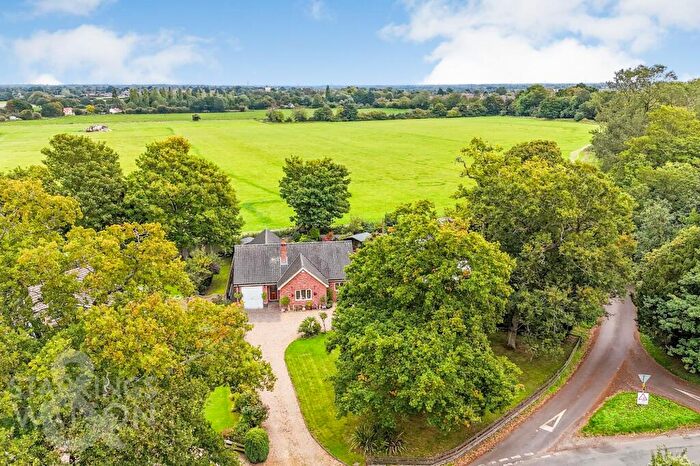 3 Bedroom Detached Bungalow For Sale In Baynards Lane, Roydon, Diss, IP22