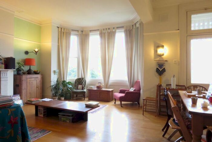 3 Bedroom Apartment To Rent In Ross Road, South Norwood, London, SE25