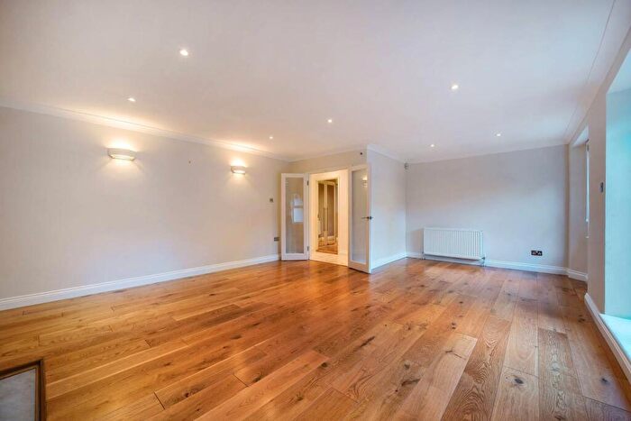 4 Bedroom Flat To Rent In Buckland Crescent, Hampstead, London, NW3
