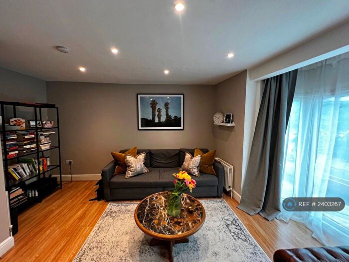 1 Bedroom Flat To Rent In Battersea Park Road, London, SW11