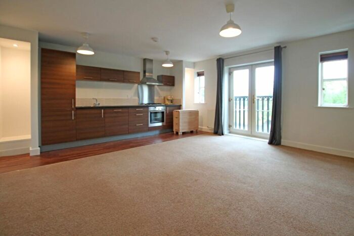 2 Bedroom Flat To Rent In Silver Cross Way, Guiseley, Leeds, LS20