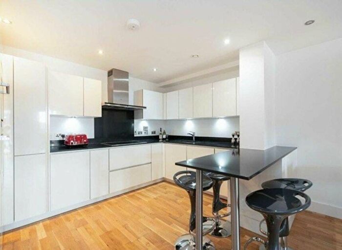3 Bedroom Flat To Rent In Regent Canalside, Camden, London, NW1