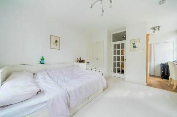 Studio To Rent In Kendal Street, Paddington, London, W2