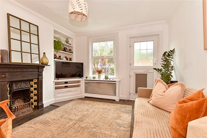 2 Bedroom End Of Terrace House For Sale In High Street, Hadlow, Tonbridge, Kent, TN11