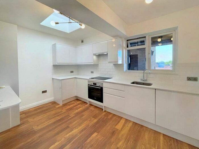 2 Bedroom Flat To Rent In High Street, Uxbridge, UB8