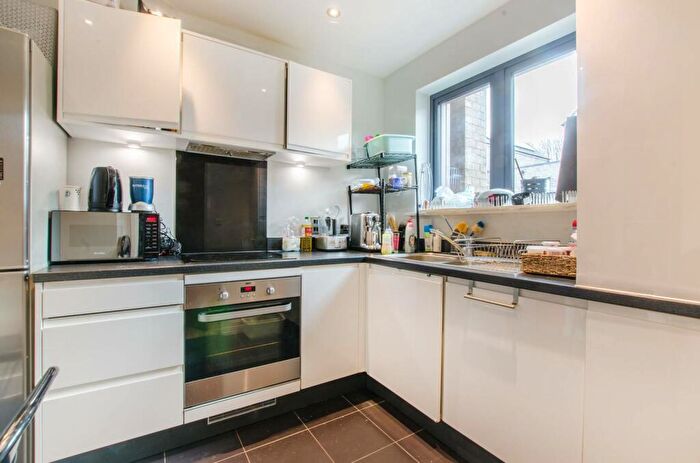 2 Bedroom Maisonette To Rent In Fisher Close, Rotherhithe, London, SE16