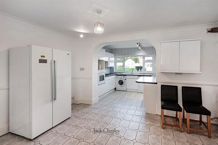 3 Bedroom Flat For Sale In Hastings Road, Pembury, Tunbridge Wells, TN2