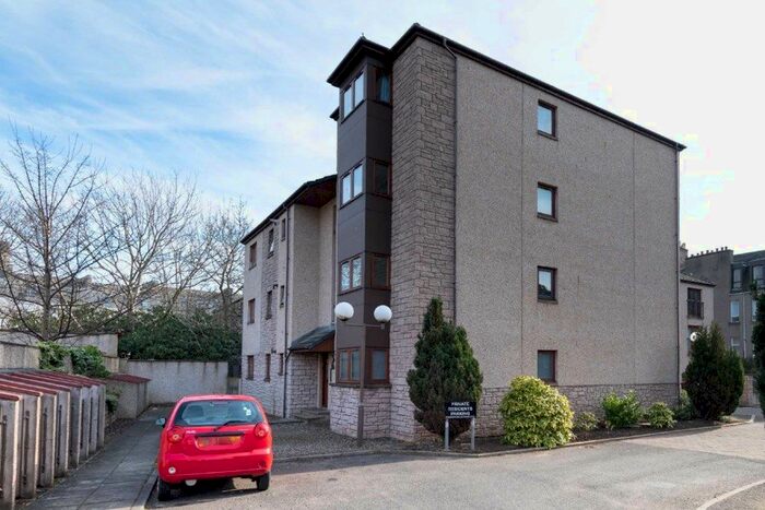 2 Bedroom Flat To Rent In Gowrie Street, City Centre, Dundee, DD2