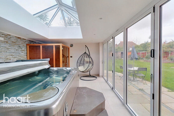 8 Bedroom Detached House For Sale In Parkstone Avenue, Hornchurch, RM11