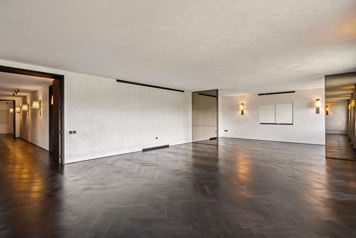 4 Bedroom Flat For Sale In Princes Gate, London, SW7