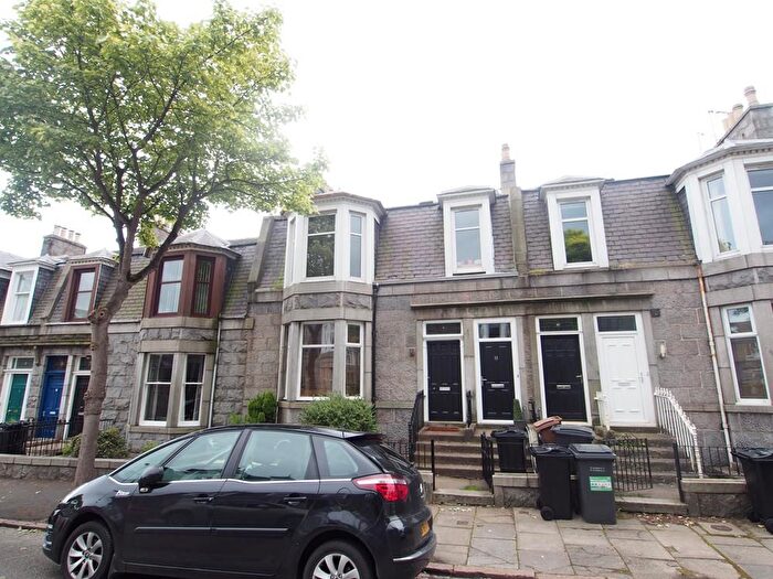 3 Bedroom Flat To Rent In Cedar Place, Aberdeen, AB25