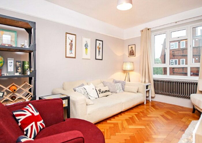 2 Bedroom Flat To Rent In Nelsons Row, SW4