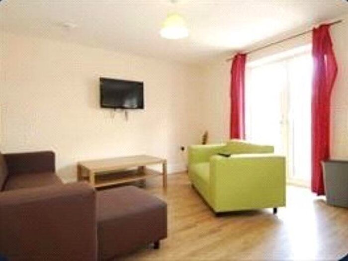 1 Bedroom House To Rent In Quaker Lane, Plymouth, PL3