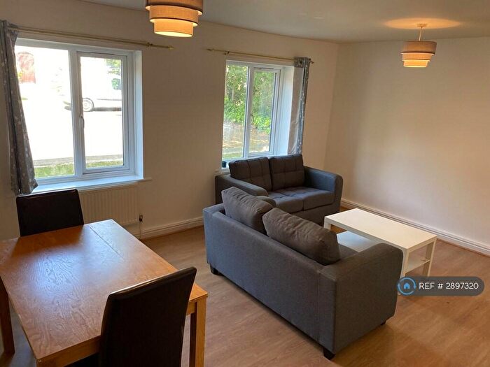 3 Bedroom Flat To Rent In Orchard Lodge, Leeds, LS6