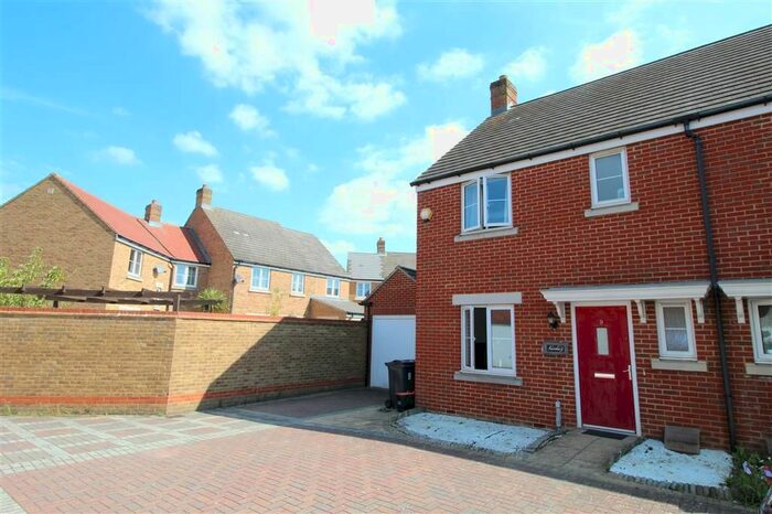 3 Bedroom Semi-Detached House To Rent In Downsberry Road, Kingsnorth, Ashford TN25