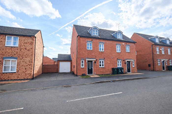 4 Bedroom Semi Detached House To Rent In Dragoon Road, New Stoke Village, Coventry, CV3