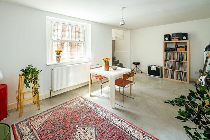 1 Bedroom Flat For Sale In New Cross Road, London, SE14