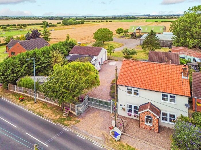 4 Bedroom Detached House For Sale In Haxey Road, Doncaster, DN9