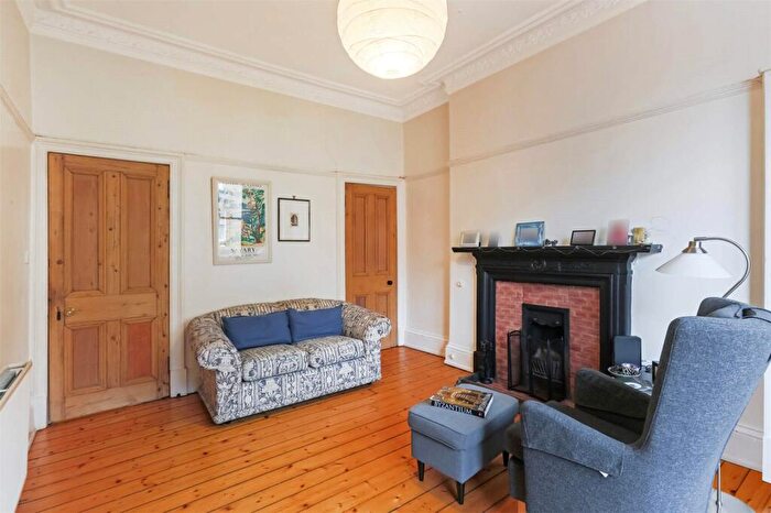 1 Bedroom Flat For Sale In Gardner Street, Partickhill, Glasgow, G11