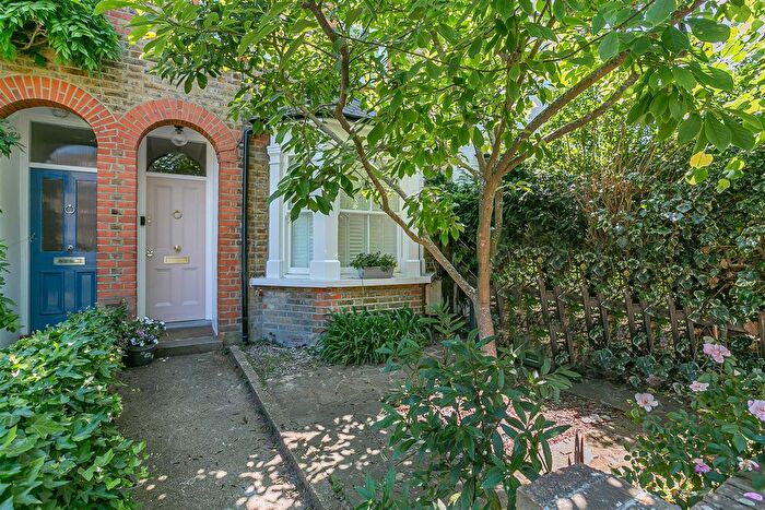4 Bedroom Terraced House For Sale In Canbury Avenue, Kingston Upon Thames, KT2