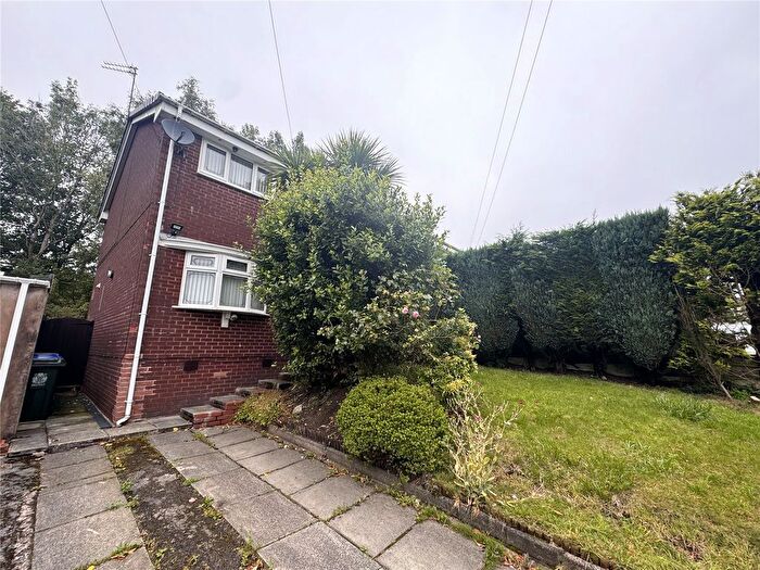 4 Bedroom Semi-Detached House To Rent In Dean Court, Rochdale, Greater Manchester, OL11