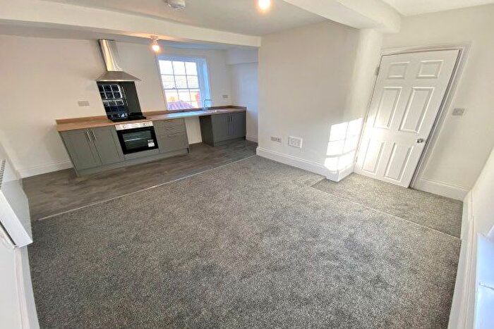 2 Bedroom Flat To Rent In Queens Head Court, Newark, NG24