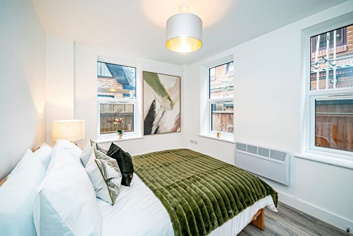 1 Bedroom Flat For Sale In Elm House, The Grove, Slough, SL1